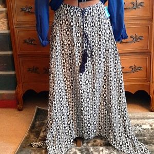 Mono B assymetric skirt